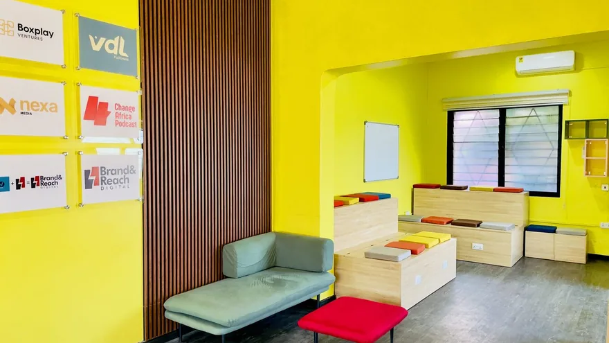 The lounge end, with the timber wall.